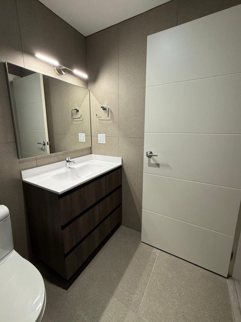 1CB59A33-6919-487B-8AF4-78F5E97FDA9A